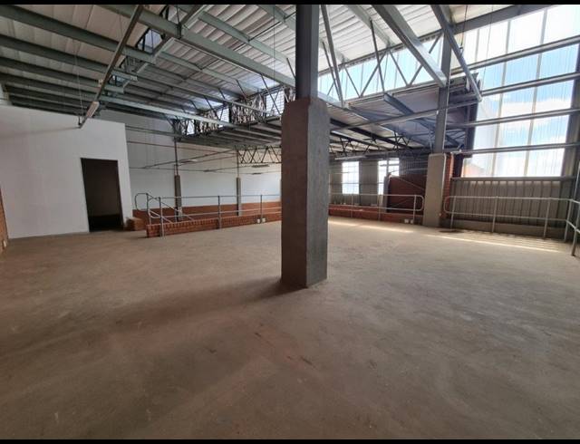 530M² WAREHOUSE TO LET IN LONGLAKE